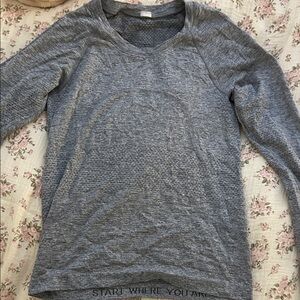 Lululemon Women’s Swiftly Tech Long-Sleeve Shirt 2.0
Waist Length Size: 0